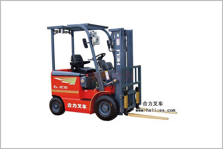 濟寧叉車工作后需要將貨叉降置地面，門架要回復原位(正中垂直)，目的是為了讓液壓系統獲得卸荷保護